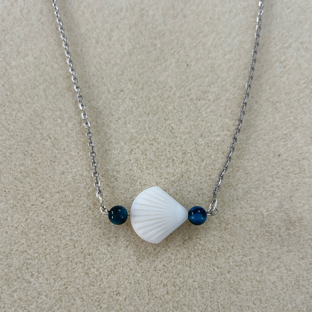 Hand Crafted Sea glass seashell necklace